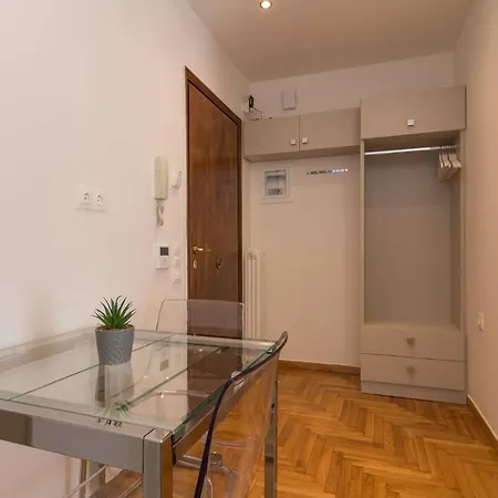 Elegant In B Апартаменты